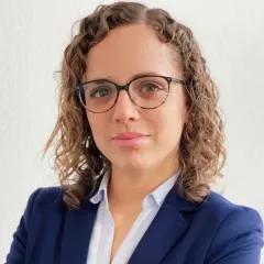 Headshot of Dr. Flavia de Souza Mendes